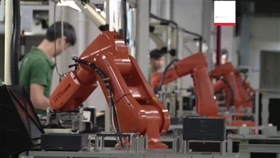 Průmyslové roboty umožňují spojovacím prvkům a dalším podnikům snížit náklady...